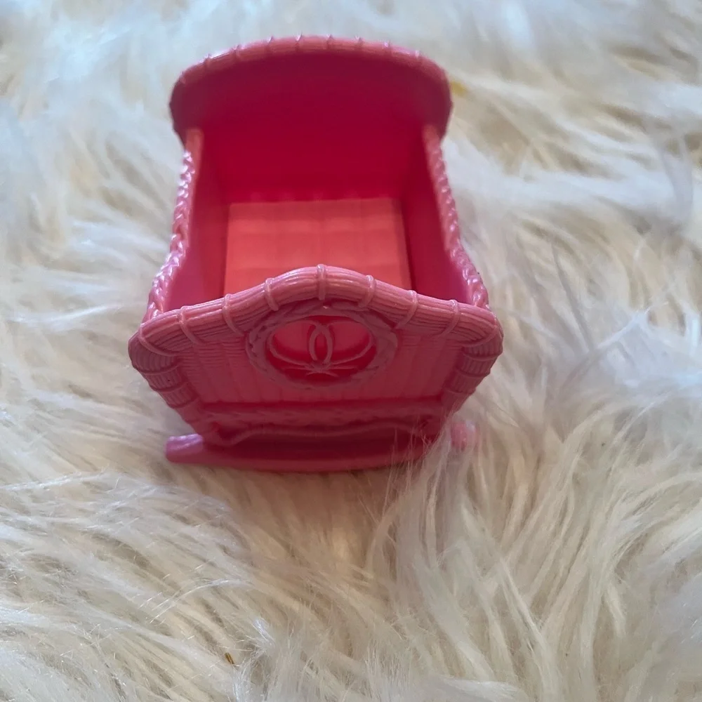 Mattel 2004 Doll House Furniture Pink Rocking Crib Bassinet Loving Family